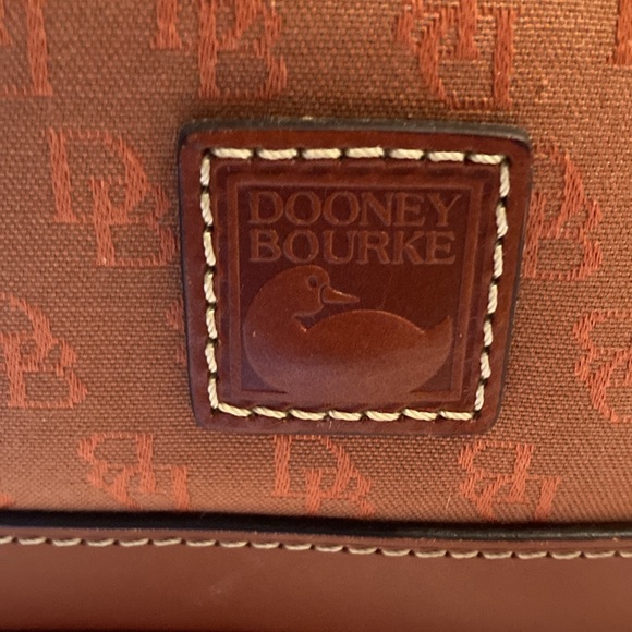 Unique Logo Dooney & Burke Purse - Picture 2 of 11